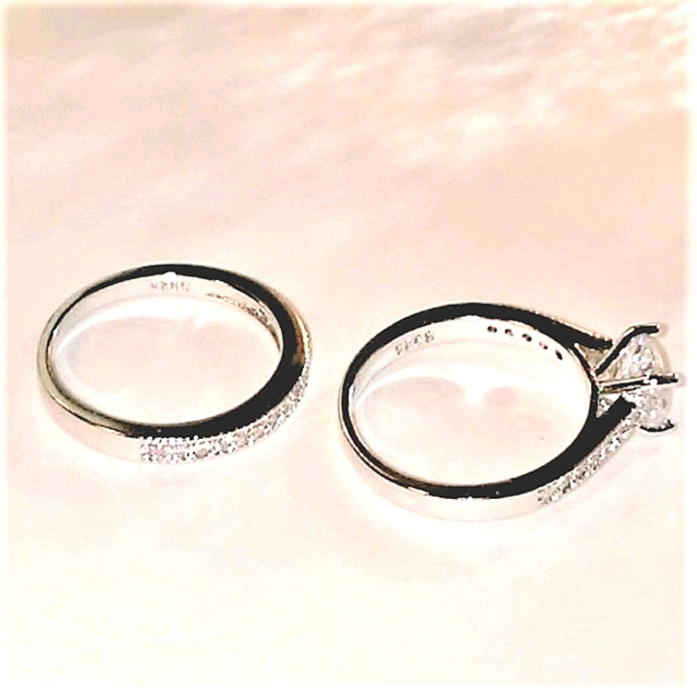 Simulated Diamonds Wedding Engagement Wedding Set Round Ring - Picture 3 of 11